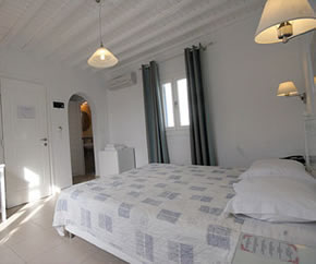 Mykonos gay holiday accommodation Hotel Carbonaki