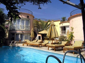 Gran Canaria exclusively gay holiday accommodation Pasion Tropical