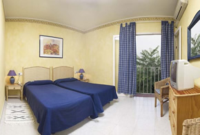 Ibiza gay friendly hotel Roberto Playa
