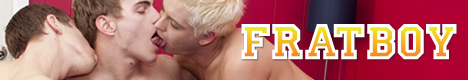 Fratboy Threeway Kiss